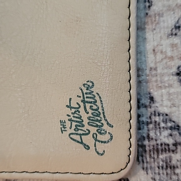 Floral Embroidered Cream Wallet - Picture 2 of 3